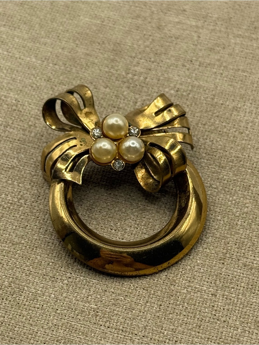 Vintage color Classic Gold-Tone Bow brooch